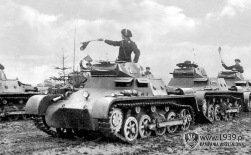 Czogi PzKpfw Pz-I Ausf A podczas przemarszu 